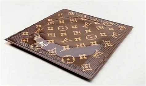 louis vuitton capote|Button.